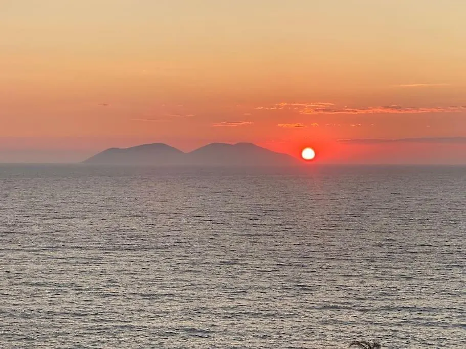 Feel Like Home Vlorë 0*,