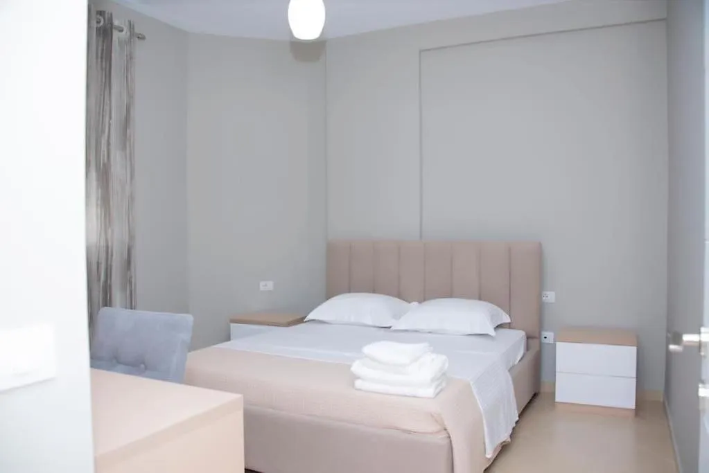 Feel Like Home Vlorë 0*,
