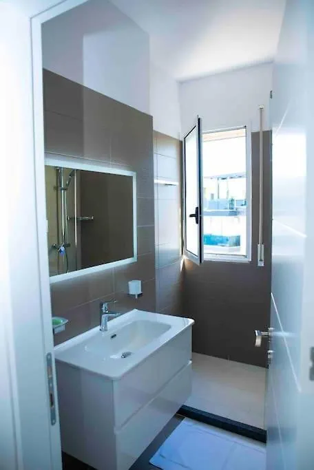 アパート Feel Like Home Vlorë